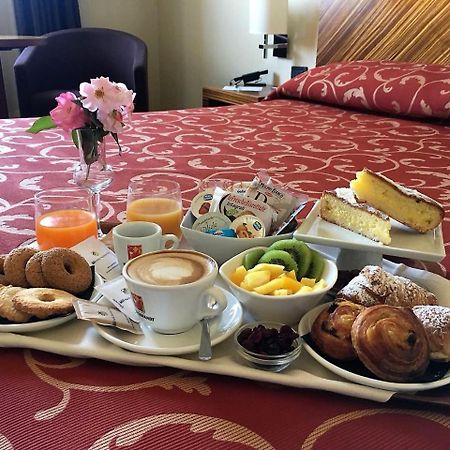 Mh Hotel Piacenza Fiera מראה חיצוני תמונה