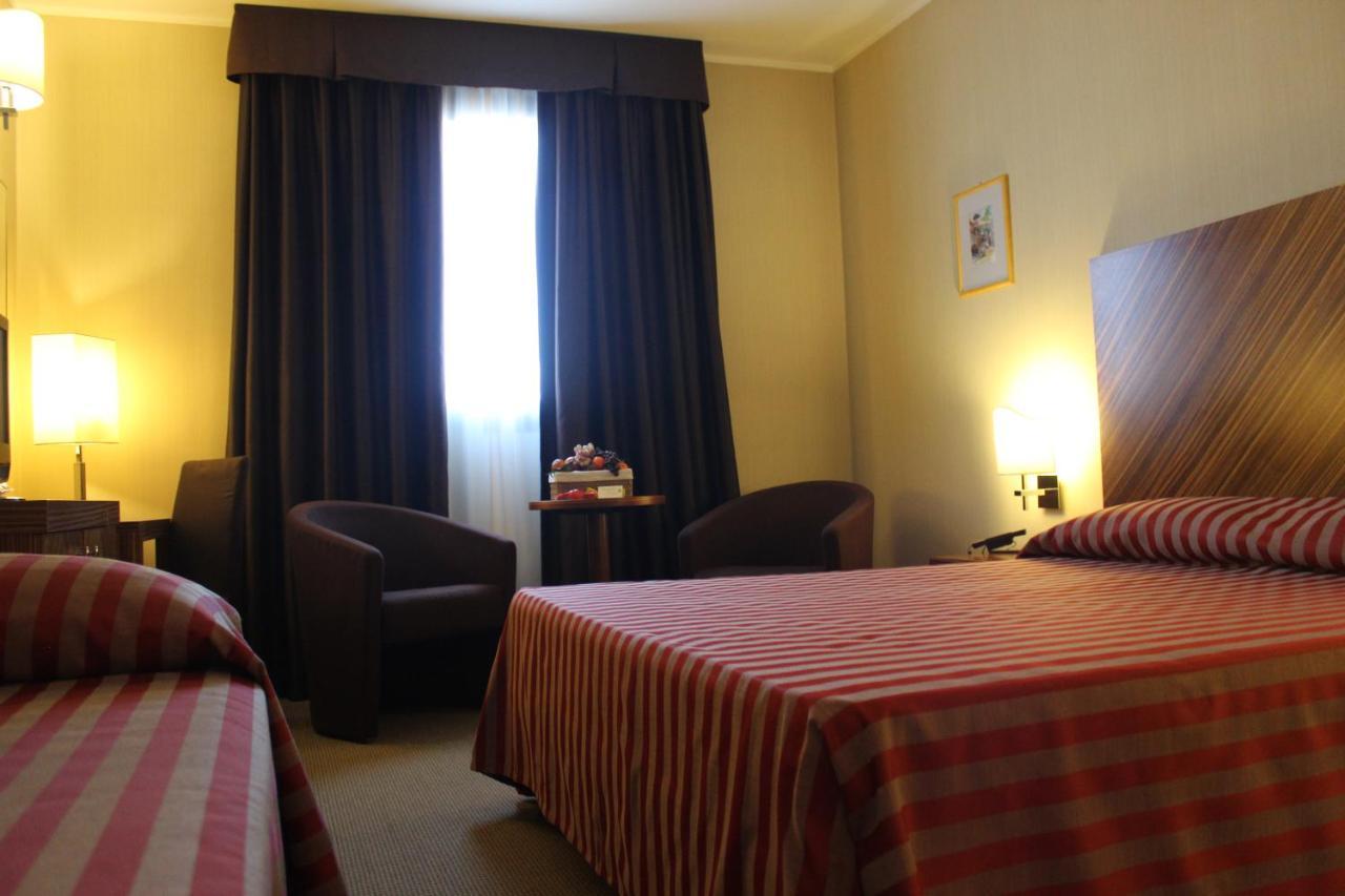 Mh Hotel Piacenza Fiera מראה חיצוני תמונה