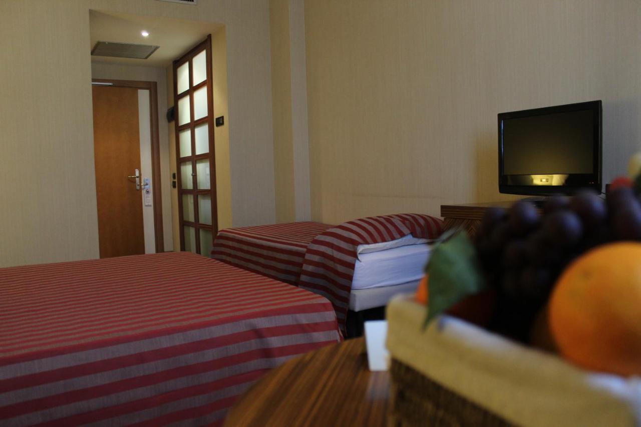 Mh Hotel Piacenza Fiera מראה חיצוני תמונה
