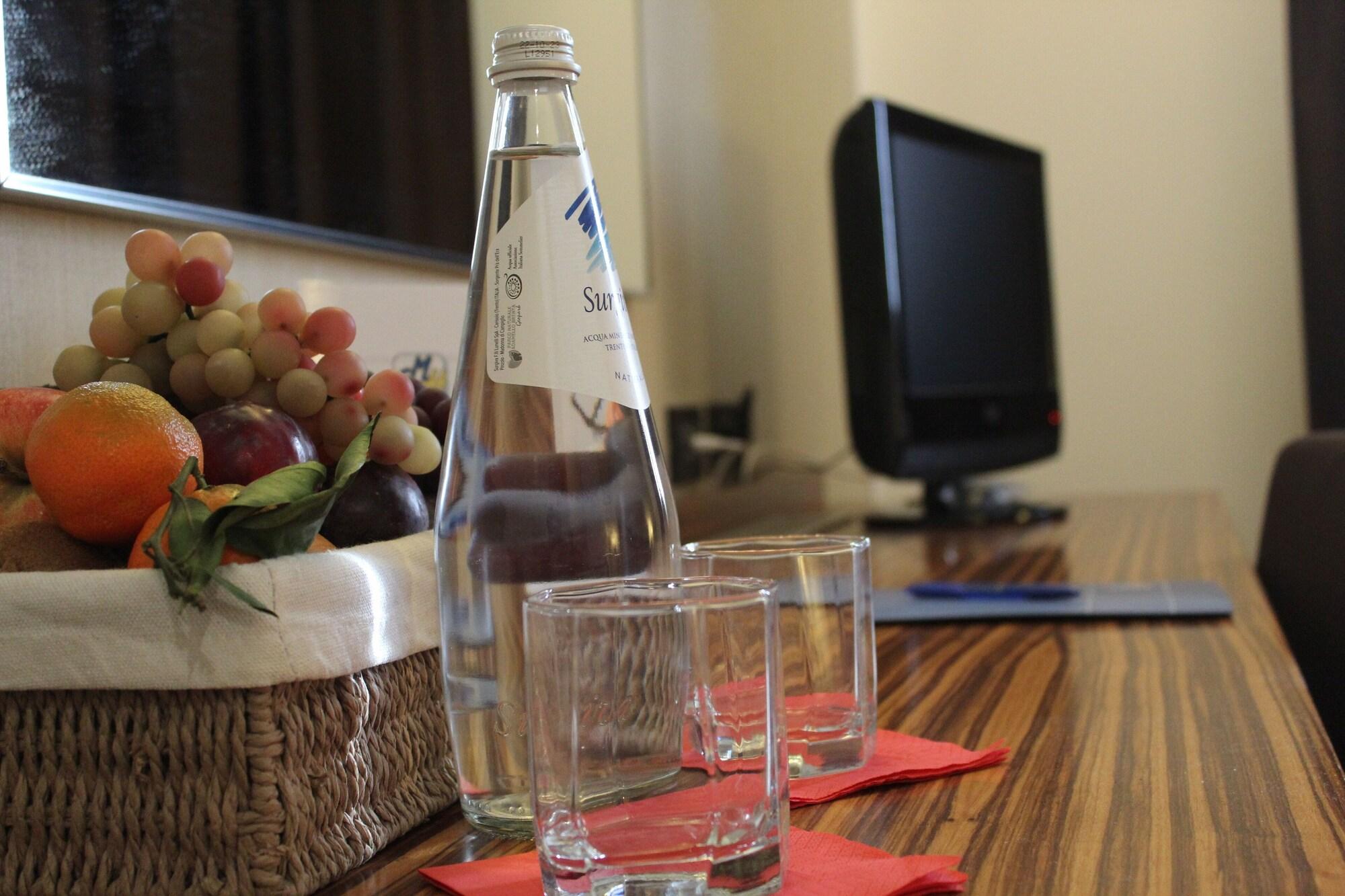 Mh Hotel Piacenza Fiera מראה חיצוני תמונה