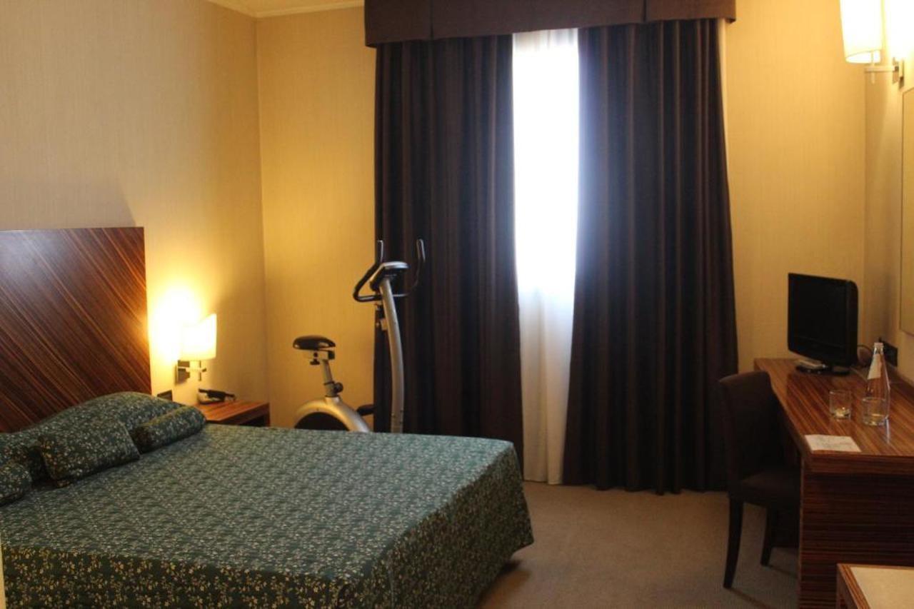 Mh Hotel Piacenza Fiera מראה חיצוני תמונה