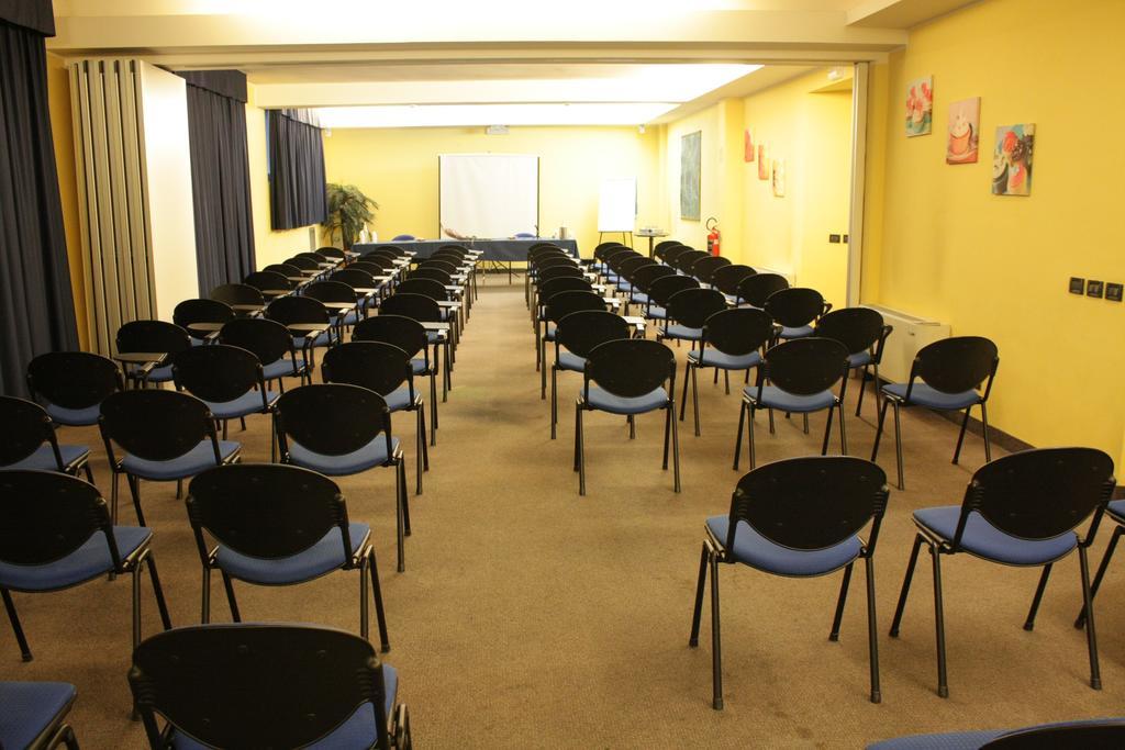 Mh Hotel Piacenza Fiera מראה חיצוני תמונה