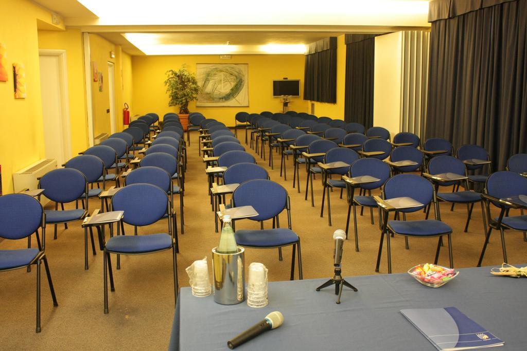 Mh Hotel Piacenza Fiera מראה חיצוני תמונה